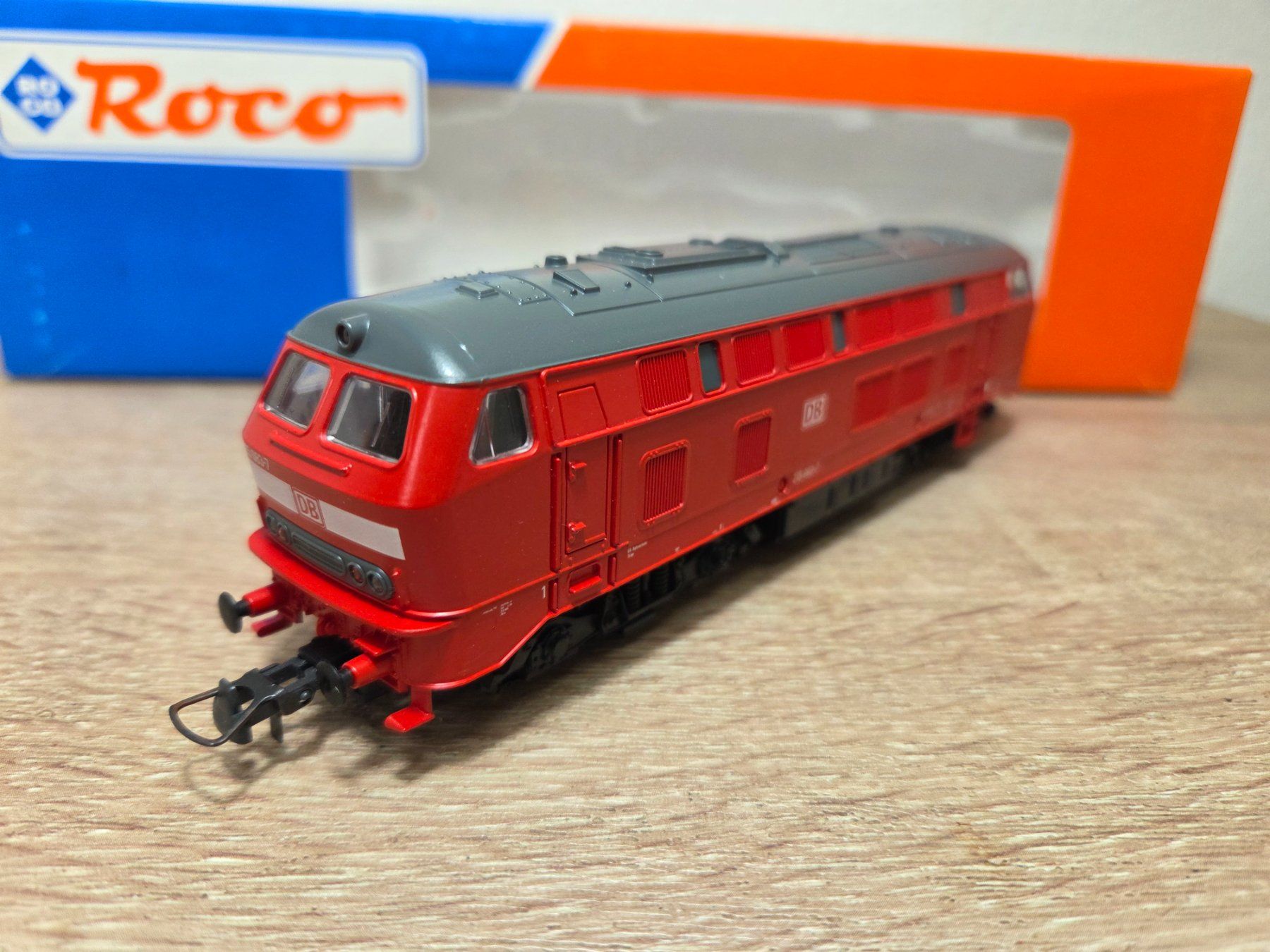 Roco Modelleisenbahnen: Roco 63490 Diesellok BR 215 DB H0 – Gebraucht aus St-Aubin-Sauges von Lo_Go 2