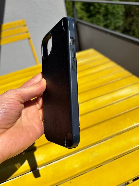 Cover & Protezioni schermo: iPhone 13 Apple Silikon Hülle / Case schwarz – Usato da Zürich venduto da shaymay 1