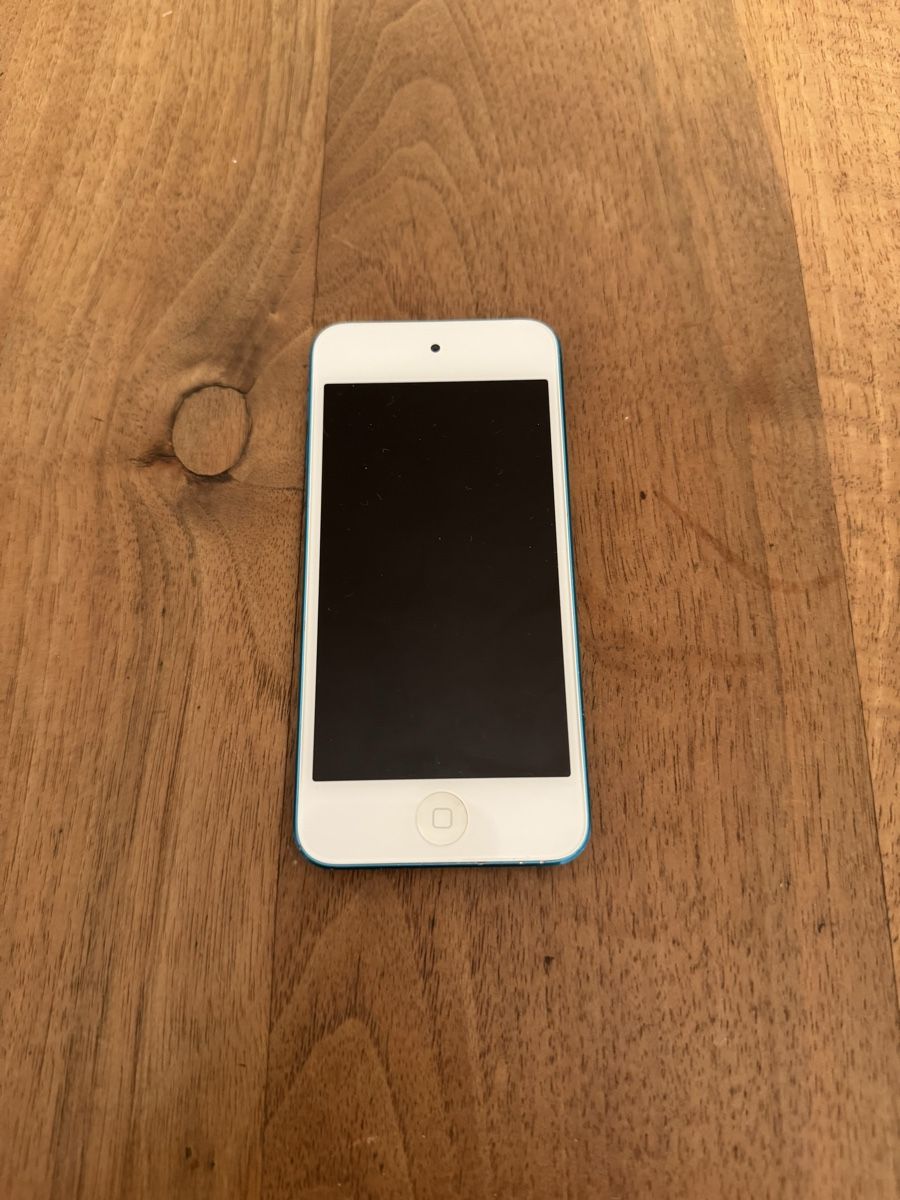 Apple Lecteur media portable: iPod Touch 5th Generation 16gb – D'occasion à Rüschlikon par YM8803 2