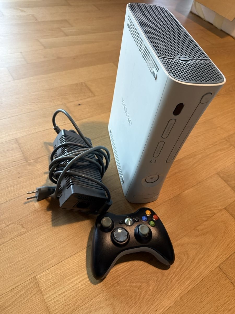 Microsoft Consoles: Microsoft Xbox 360 Konsole mit Controller gebraucht – D'occasion à Dübendorf par Didi01