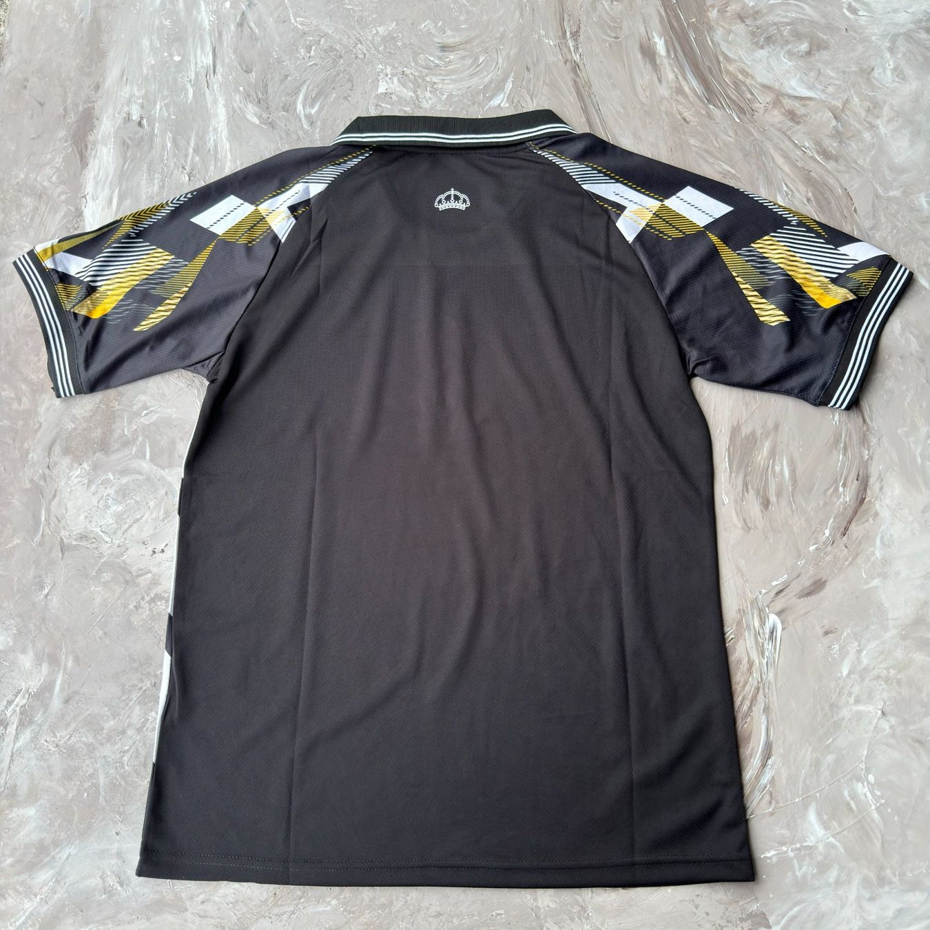 Canottiere & Pantaloni: Maillot Real Madrid Noir & Or – Usato da Thônex venduto da Suisse.Shopping 4