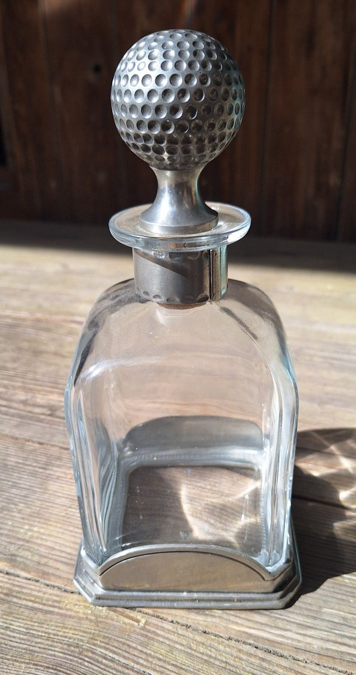Karaffen: Vintage Karaffe mit Golf Ball – Gebraucht aus Weinfelden von JoeBaer