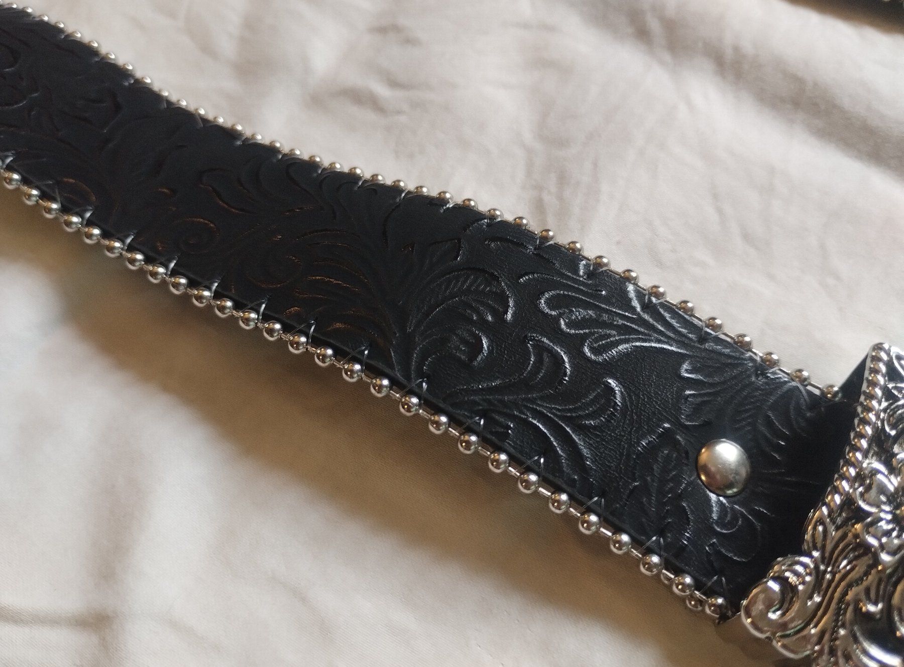 Ceintures: Schwarzer Ledergürtel Nieten Western Style Vintage – Neuf avec emballage d'origine à Lausanne par FASHION-WORLD-SHOP 3