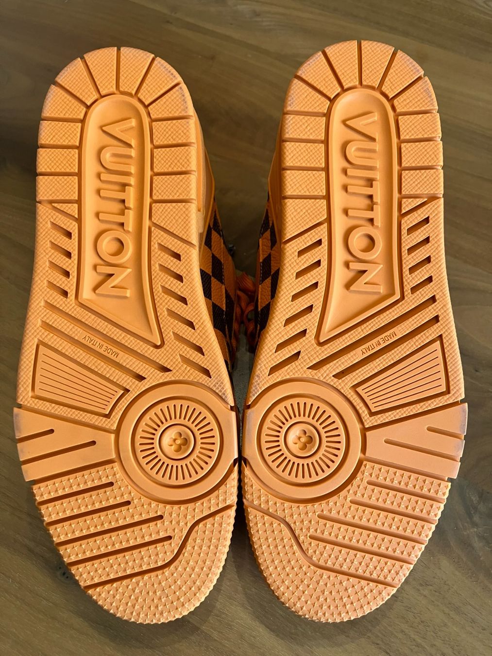 Louis Vuitton Scarpe da uomo: Louis Vuitton Trainer Sneaker orange, Gr. 6 / 40 - 40.5 – Nuovo e nell'imballaggio originale da Zäziwil venduto da Bewy1 4