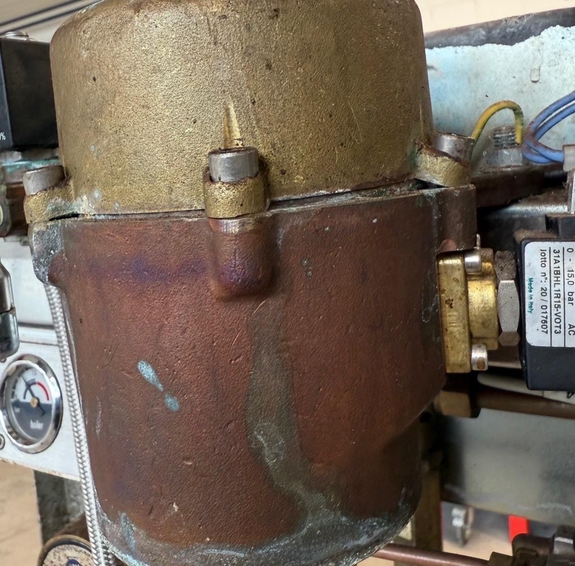 Dalla Corte Macchine per caffè & Macchine per espresso: Dalla Corte Siebträgermaschine 4-gruppig Profi – Usato da Eglisau venduto da Victory.Garagen 9