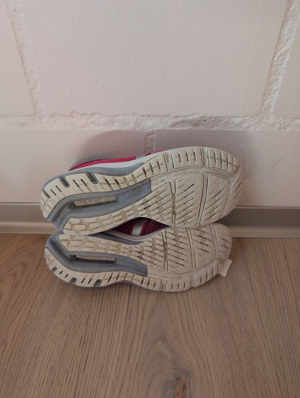 Schuhe für Mädchen: Turnschuhe waverider Gr 34 – Gebraucht aus Nods von BieneS 1