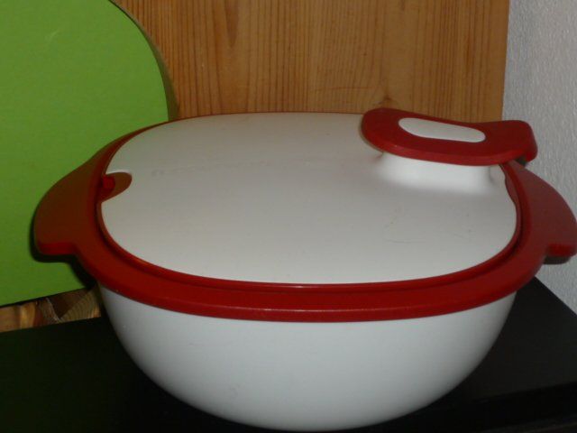 Tupperware Behälter & Ähnliches: TUPPERWARE 2.4 L. – Gebraucht aus St.Gallen von Anso