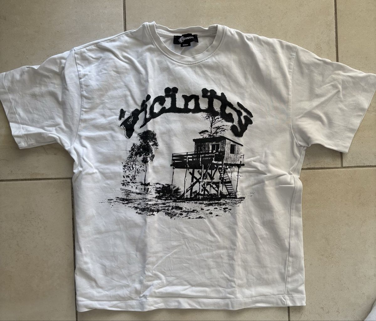 T-shirt: Vicinity Oversized Shirt (M) Neuwertig – Usato da Wettingen venduto da gabric58