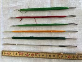 5 Netznadeln mit Garn zum Weben, Sticken aus den 1940er J