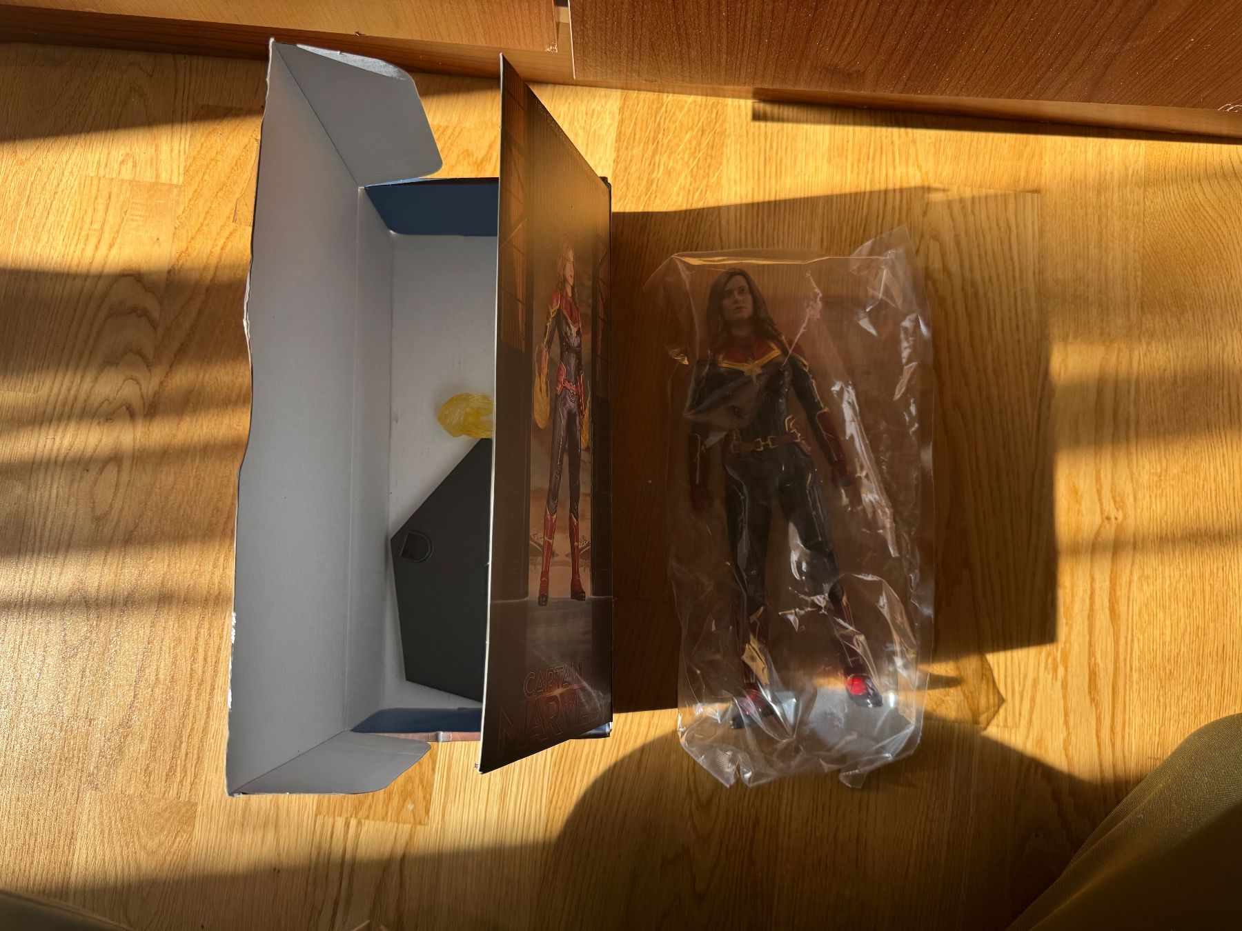 Marvel Statuette: Captain Marvel Figur – Nuovo e nell'imballaggio originale da Rapperswil SG venduto da Boadioz 2