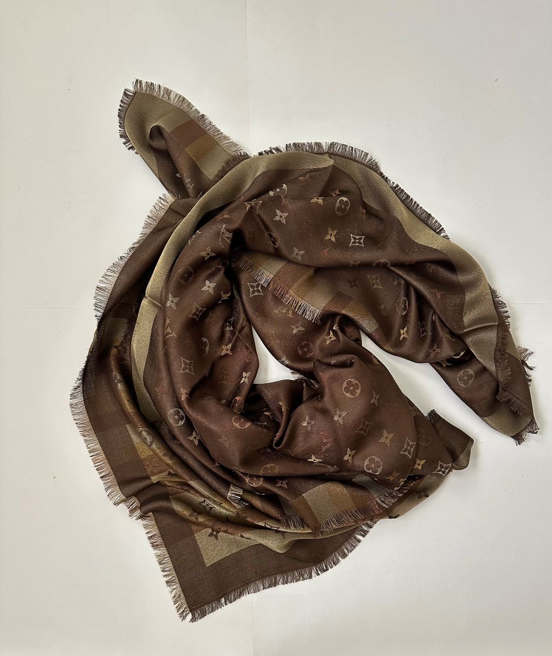 Louis Vuitton Foulards & écharpes: Louis Vuitton Monogram – Neuf (Voir description) à Pregassona par Reluxuryspace 6