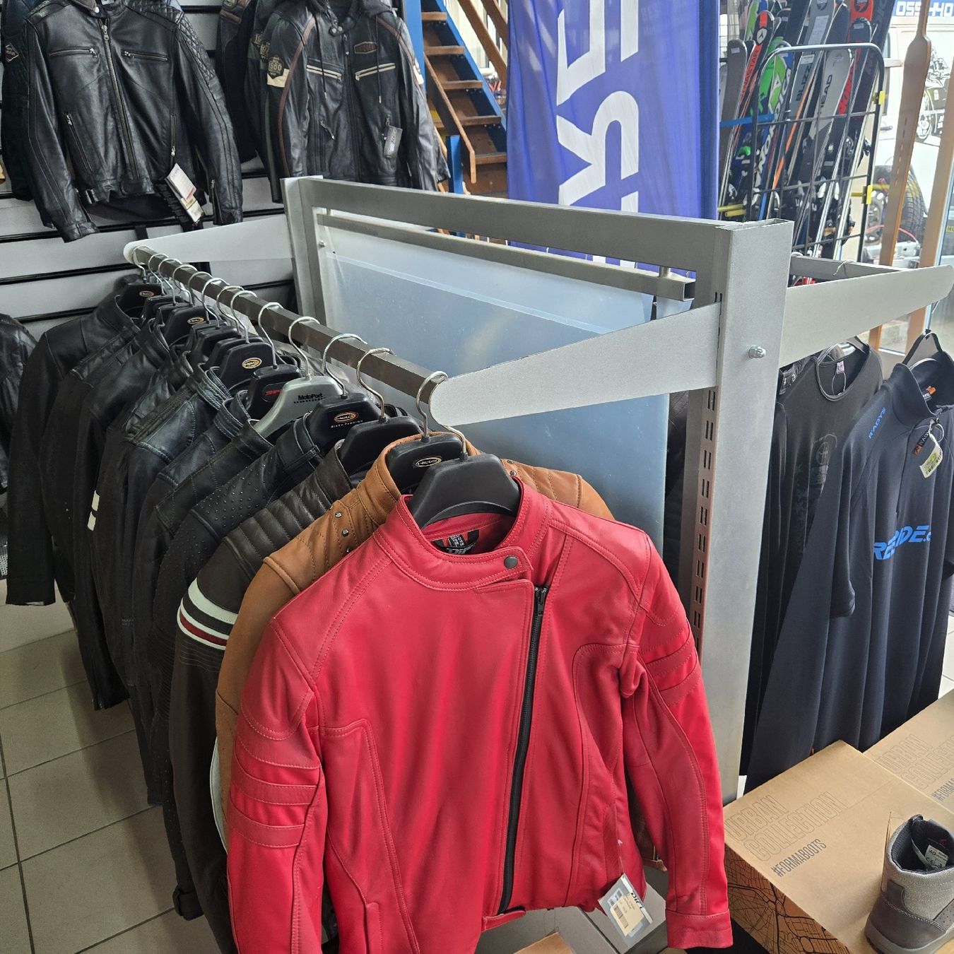 Altro in Decorazioni & Accessori: Verkaufsständer  Insel  3 Stk. – Usato da Lachen SZ venduto da Freeride-Lachen 1