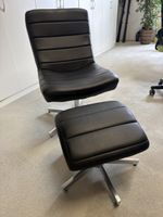 Sessel mit Hocker, modern