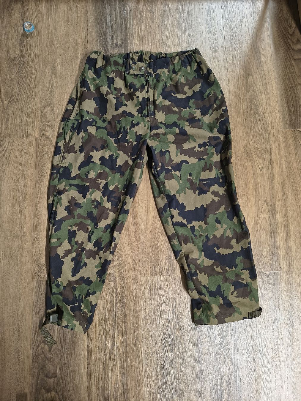 Armée suisse Uniformes: Sur pantalon taz 90 – D'occasion à Morens FR par John_Doe_1981
