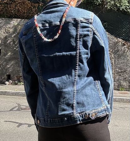 Veste en jean bleu foncé coupe classique bon état