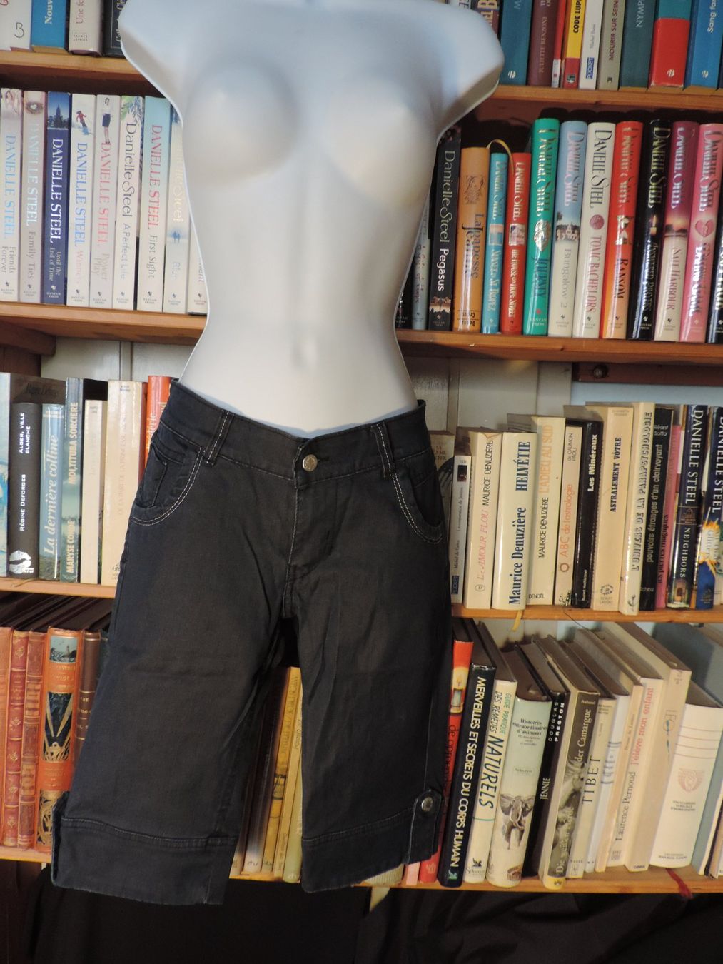 Pantaloni: corsaire jeans bleu – Usato da Genève venduto da Axelle333 4
