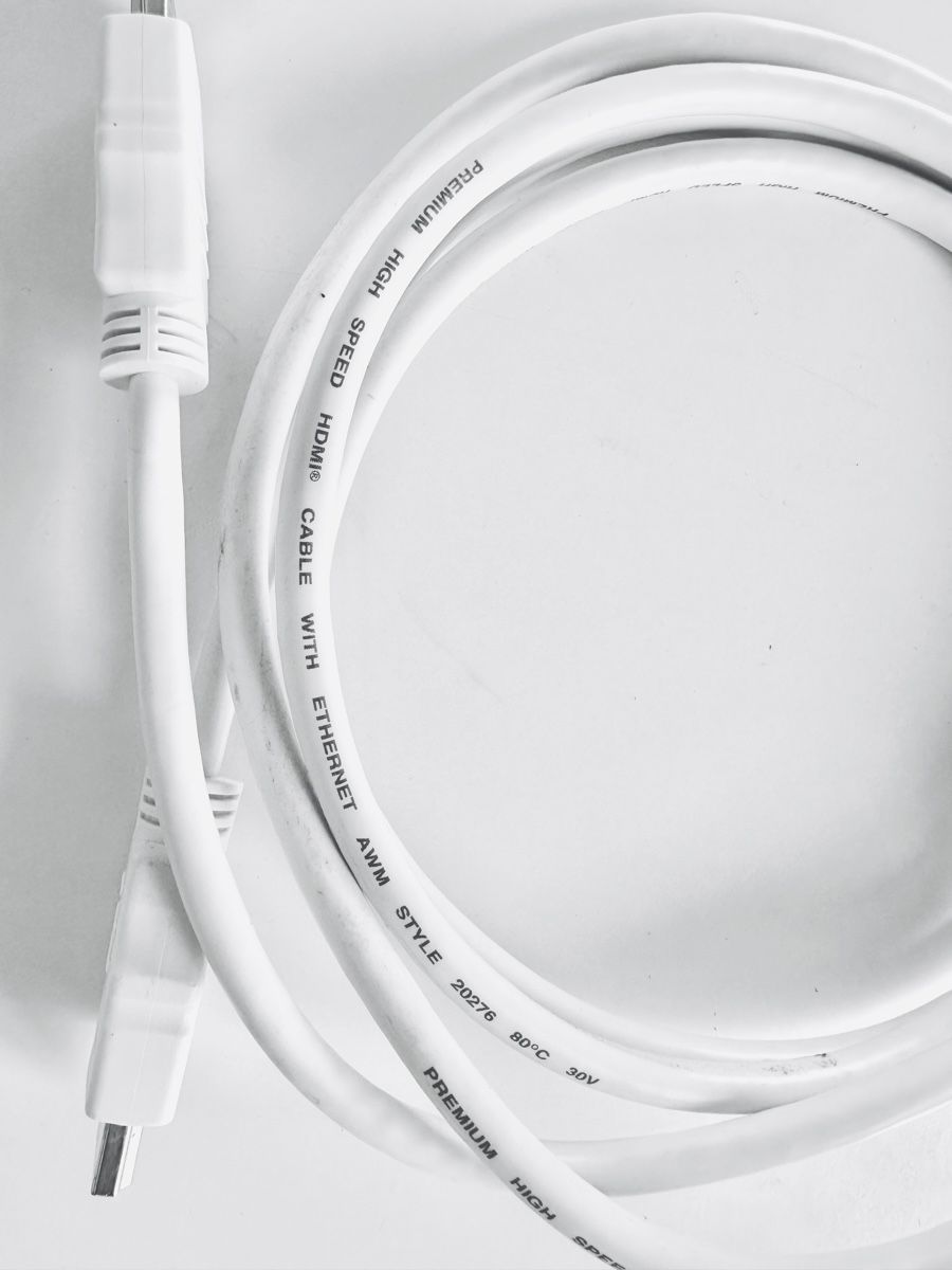 Câbles: 4K HDMI-Kabel mit Ethernet / HEC 1,8m weiss – D'occasion à Zürich par ThiIo 1