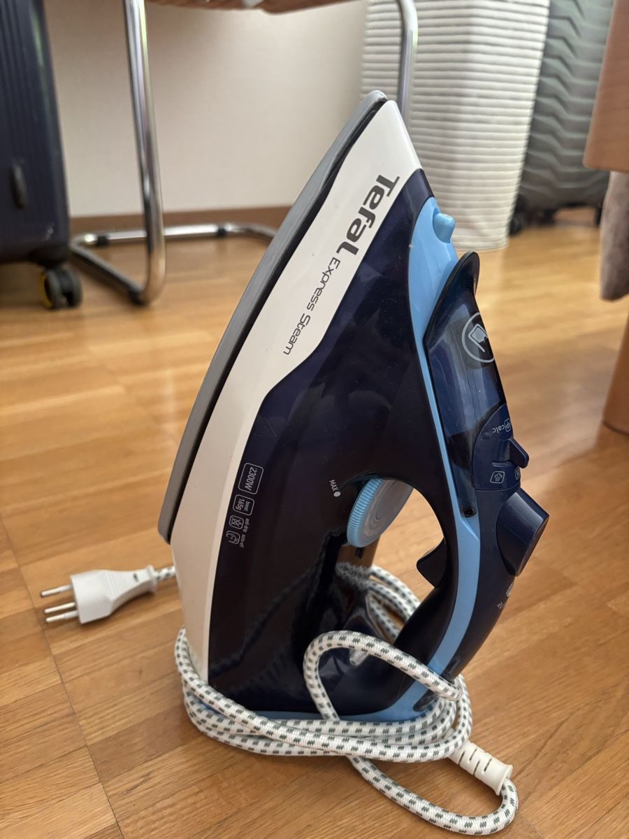 Tefal Bügeleisen: Tefal Express Steam Iron – Gebraucht aus Zürich von beg_c6l2