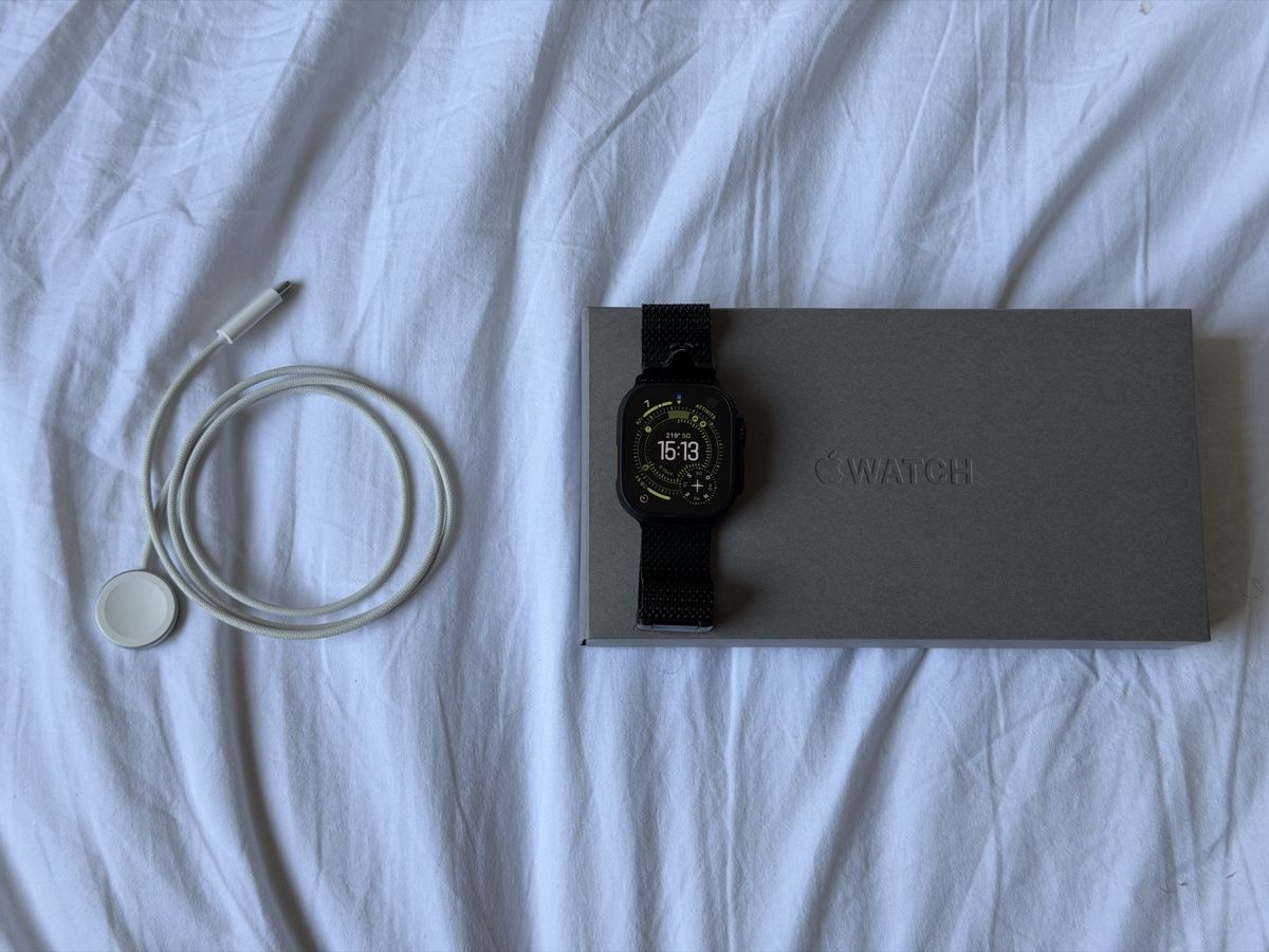 Apple Smartwatch: Apple Watch Ultra 3 Titanium Milanese Nero – Gebraucht aus Arosio von Bike-Nature-Velo