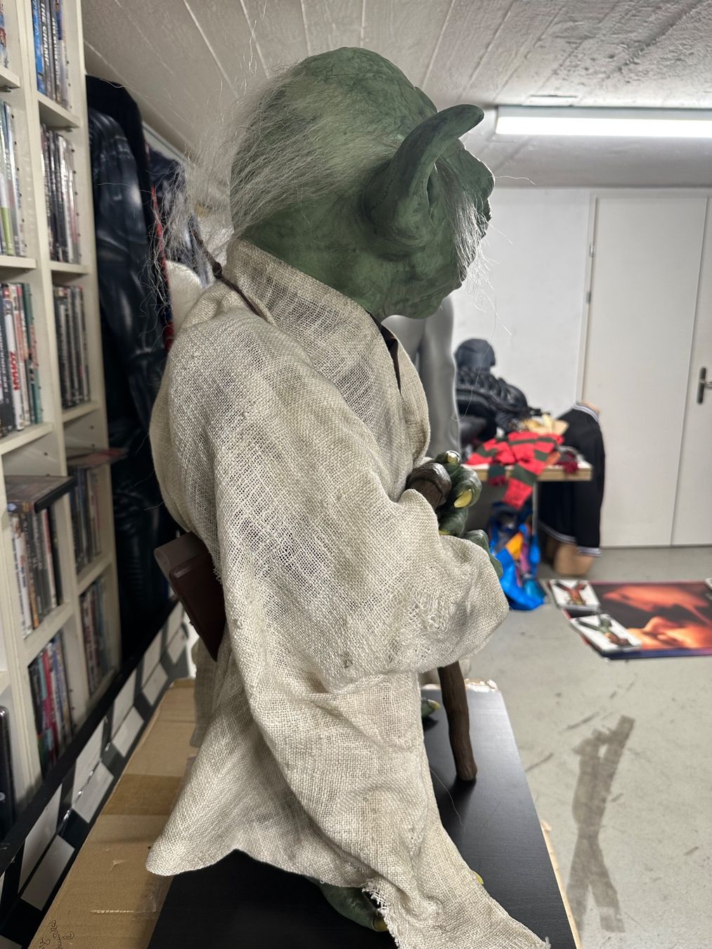 Statuette: 1:1 Yoda Statue Star Wars custom Not Sideshow lifesize – Usato da Schlieren venduto da Moviepropde 4