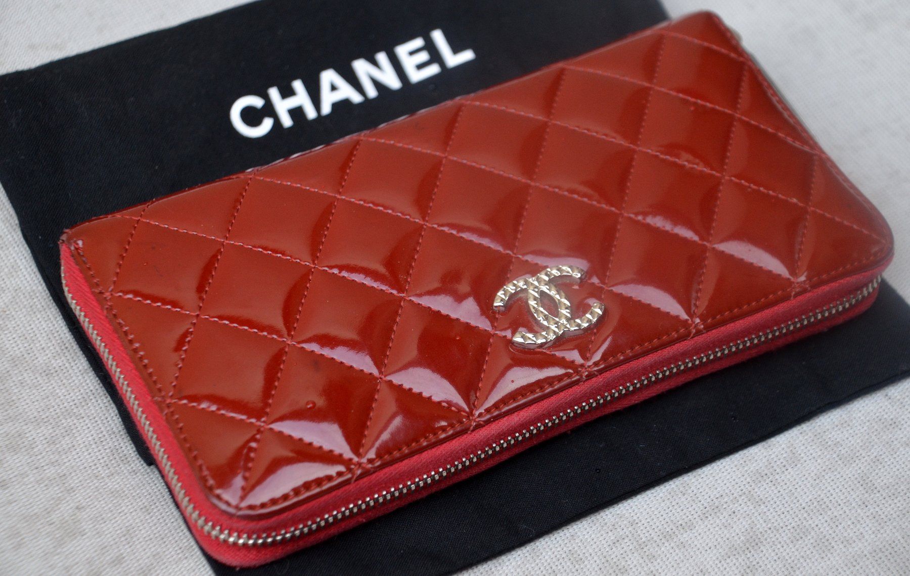 Chanel Portamonete: Chanel Portefeuille Wallet – Usato da Collonges venduto da Auganien