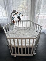 Laufgitter sechseckig weiss mit Einlage und Mobile