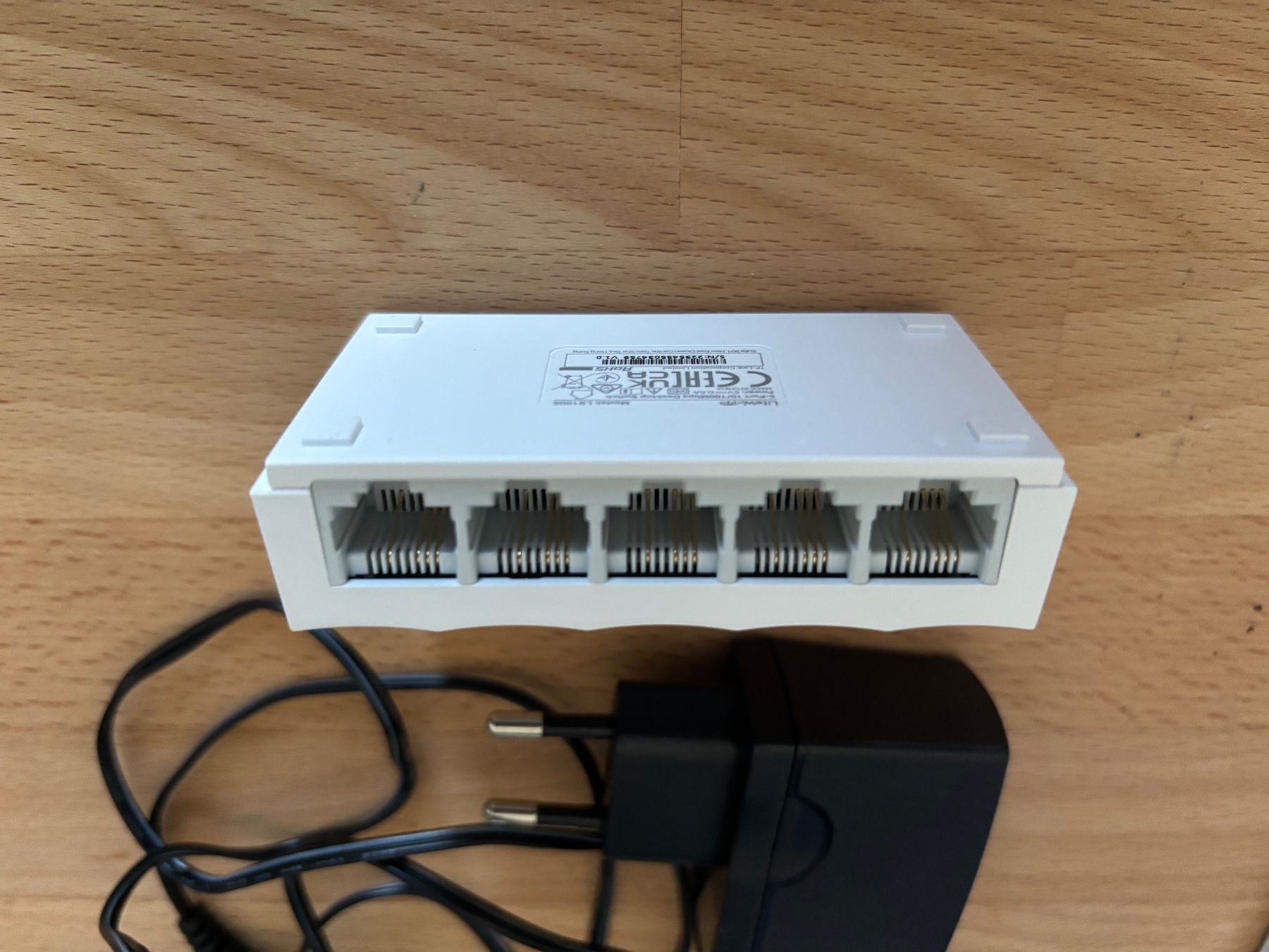 TP-Link Hubs & Switches: TP-Link LS1005 – Gebraucht aus Bremgarten AG von Trombone98 1