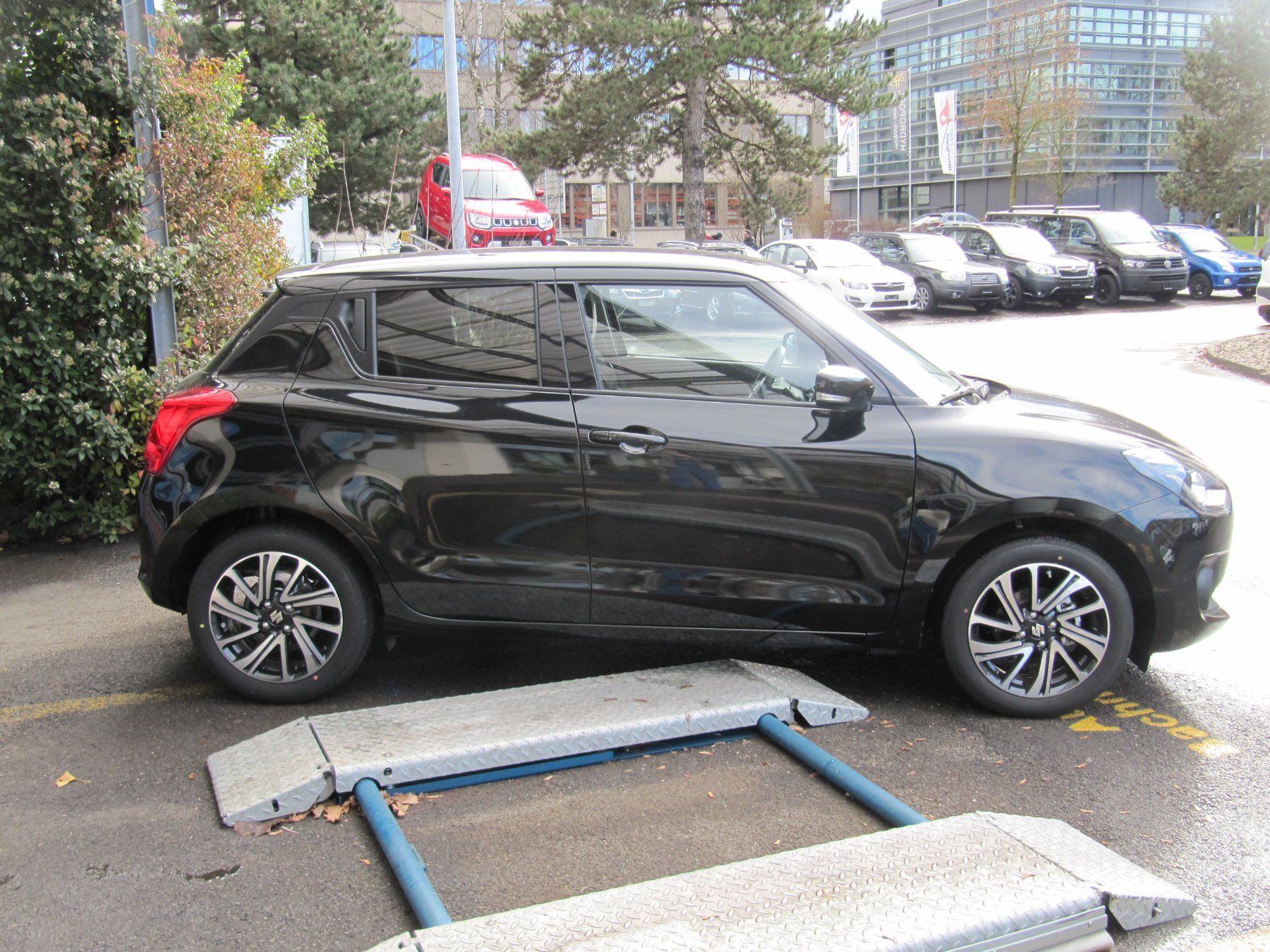 Suzuki Automobili: Suzuki Swift 1.2 Top Hybrid – Usato da Rotkreuz venduto da auto-bachmann 9