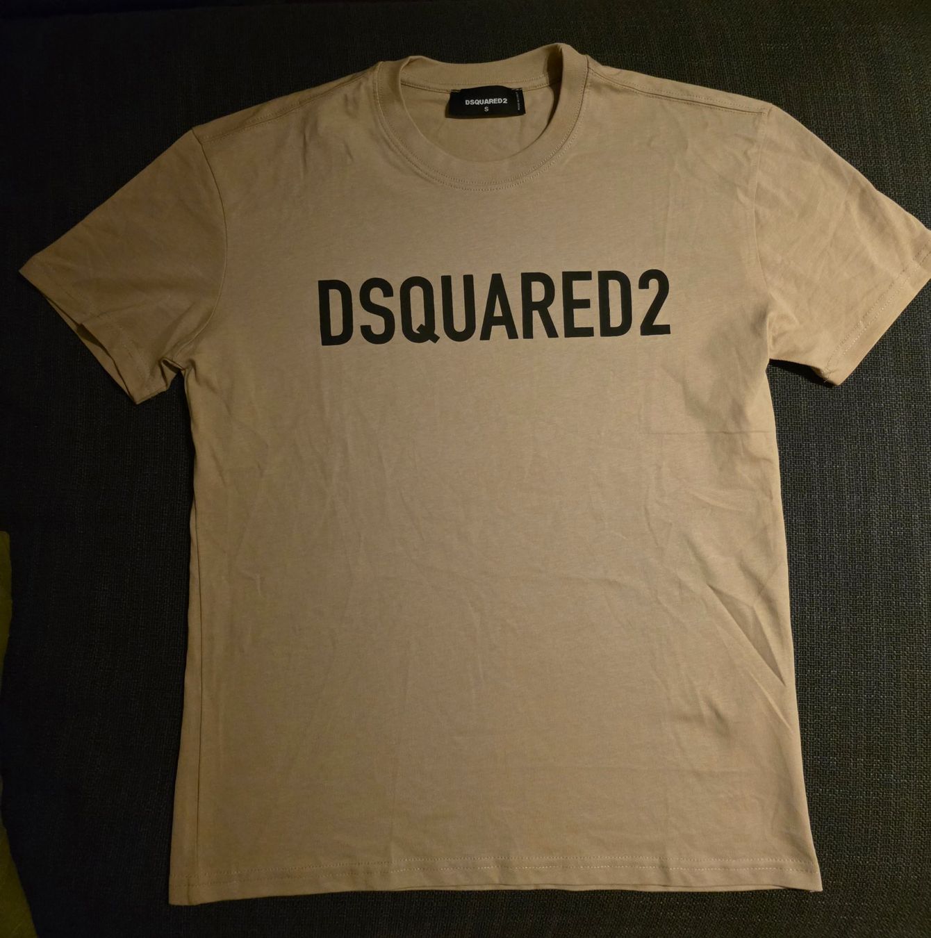 Dsquared2 T-shirt: Dsquared2 T-Shirt Herren – Nuovo (secondo la descrizione) da Zürich venduto da suz_b25w