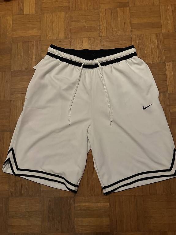 Hosen: Short Nike blanc  – Gebraucht aus Morges von bir_9rsr 1