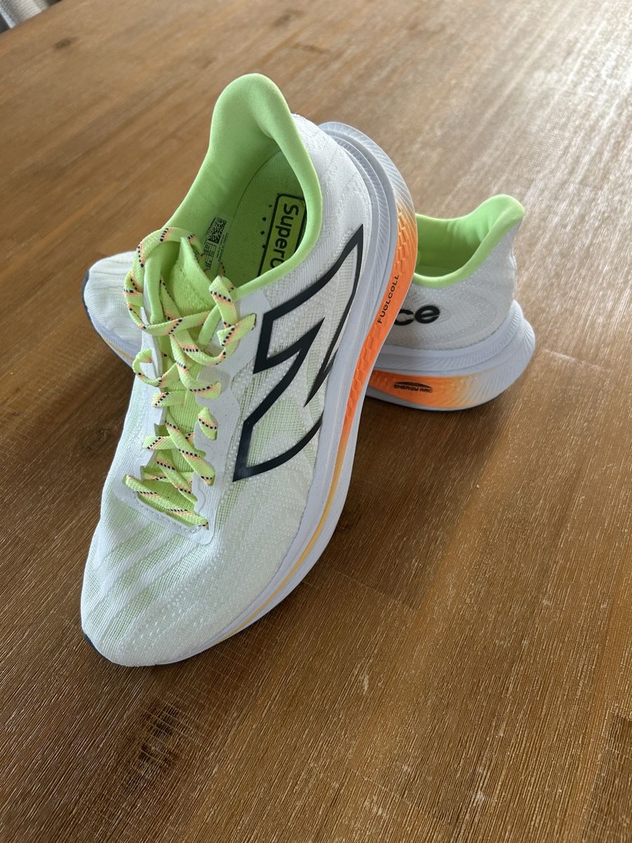 New Balance Damenschuhe: New Balance FuelCell SuperComp Trainer v2  – Neu (gemäss Beschreibung) aus Langnau i.E. von JUFST 1