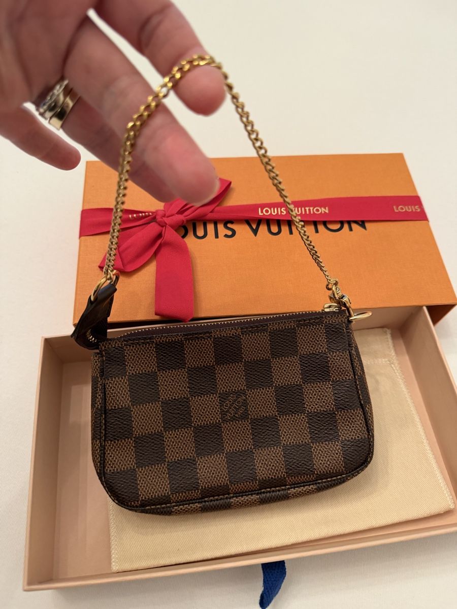 Louis Vuitton Taschen für Damen: Pochette Mini Louis Vuitton  – Gebraucht aus Allschwil von Figidindia