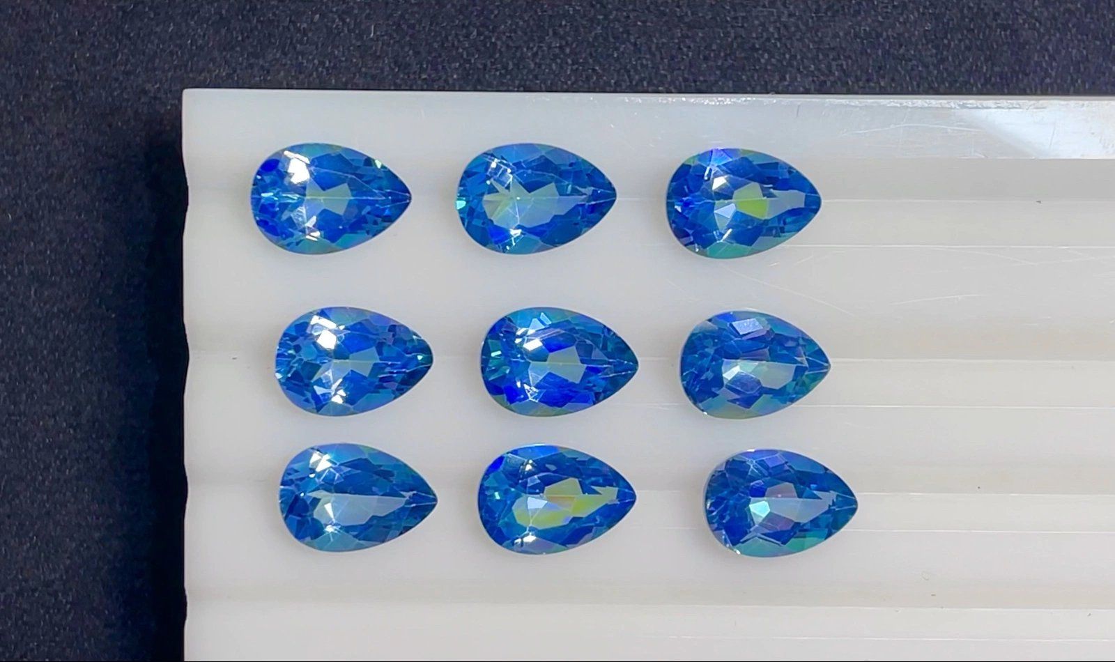 Pietre preziose: 9 blaue Topas geschliffen, total 21.51ct – Nuovo (secondo la descrizione) da Nuglar venduto da Tc15