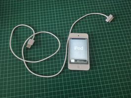 Apple iPod Touch 4th Gen 32GB with  charger Cable 
