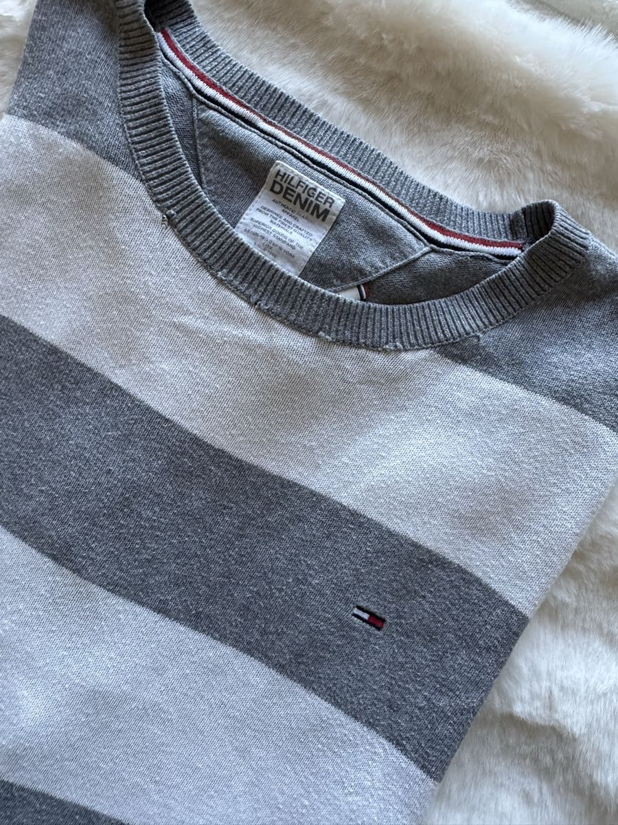 Tommy Hilfiger Maglioni & Felpe: Pull Hilfiger Denim rayé gris/blanc Taille L – Usato da La Tour-de-Peilz venduto da noemieventeonline 1