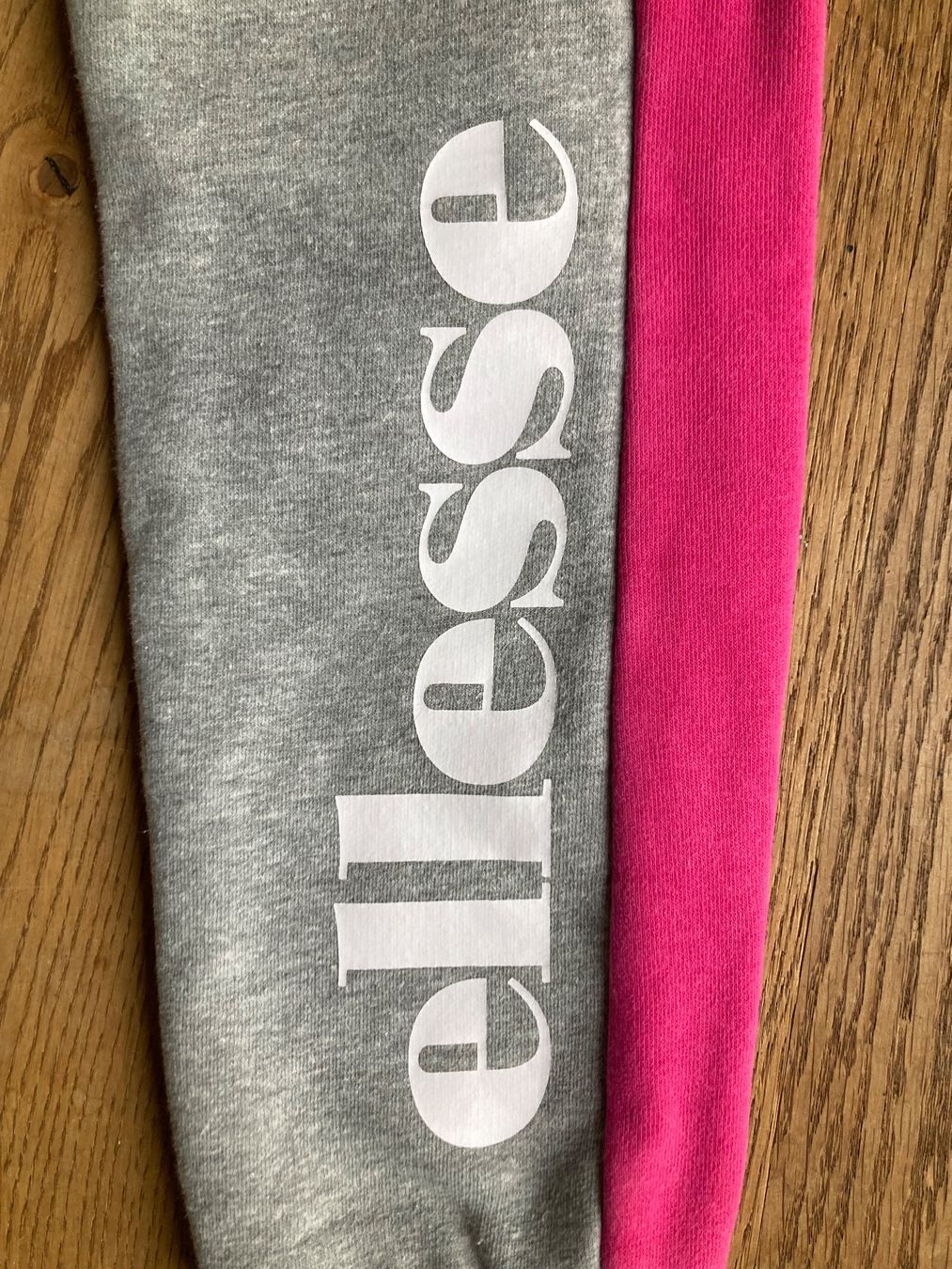 Ellesse Pantaloni: Trainerhose von Ellesse, 116–122 – Usato da Männedorf venduto da yellowshark01 2