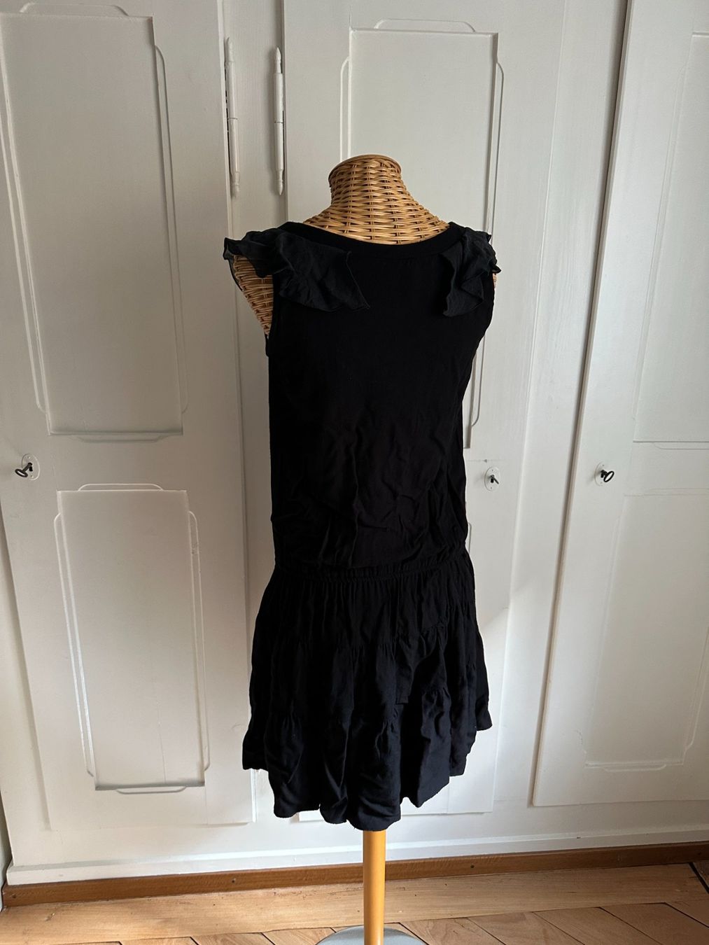 Sandro Kleider: SANDRO - Kleid schwarz verspielt 38 – Gebraucht aus Zürich von Diazaio 2