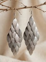 Orecchini pendenti a scaglie color argento stile vintage