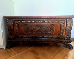 Truhe Antik Holz geschnitzt mit Ornamenten guter Zustand