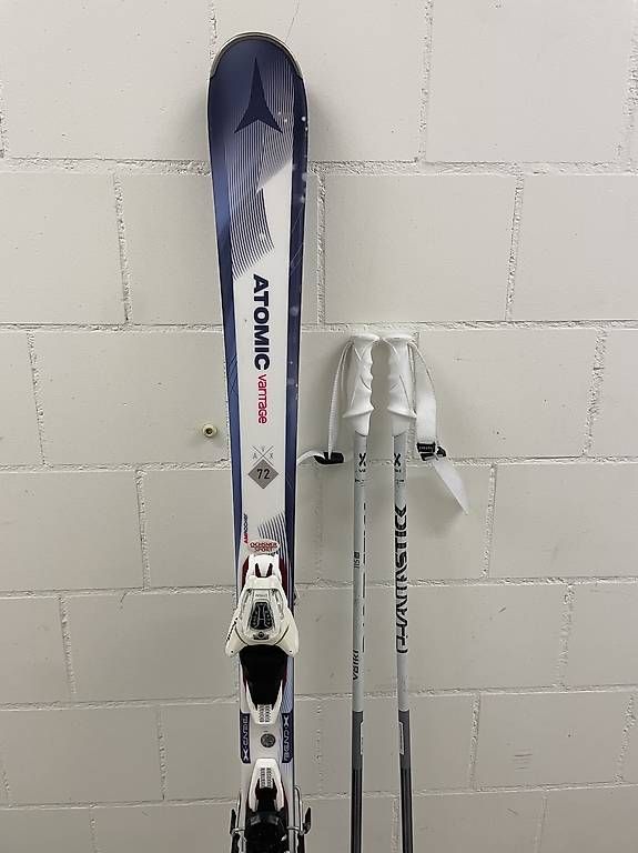 Atomic Sci: Atomic Carving Ski 148 cm + Skistöcke gratis – Usato da Oberburg venduto da alicia12345 3