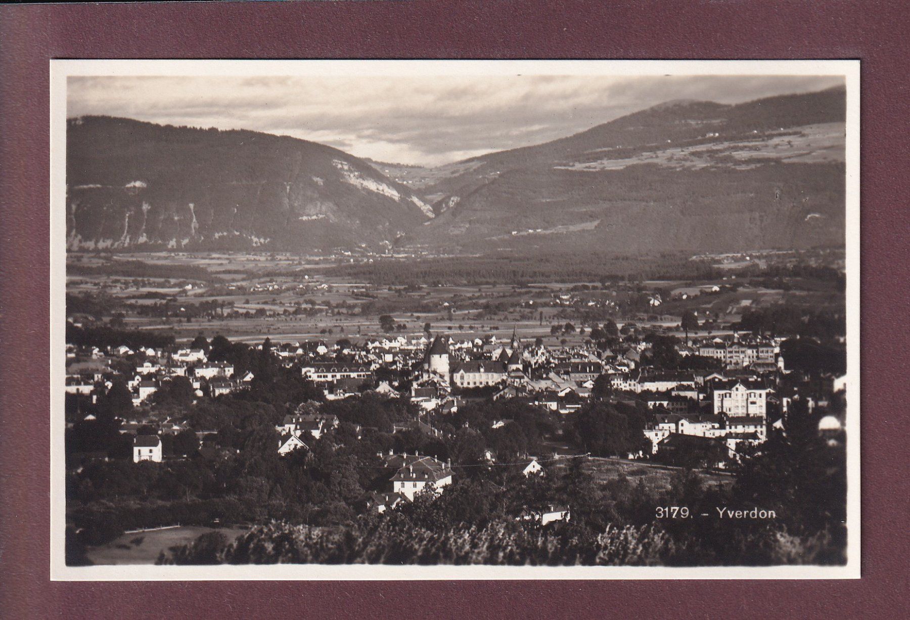 Cartoline postali: YVERDON - Vue générale – Usato da Pully venduto da nicecards