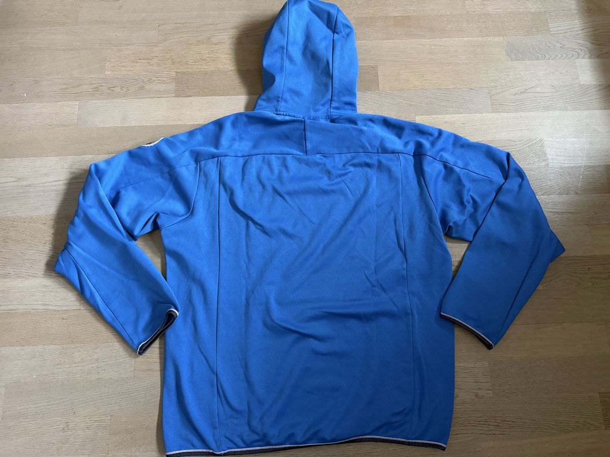 Peak Performance Pullover & Sweatshirts: Peak Performance Kapuzenpullover blau – Gebraucht aus Rubigen von Elmacino 1