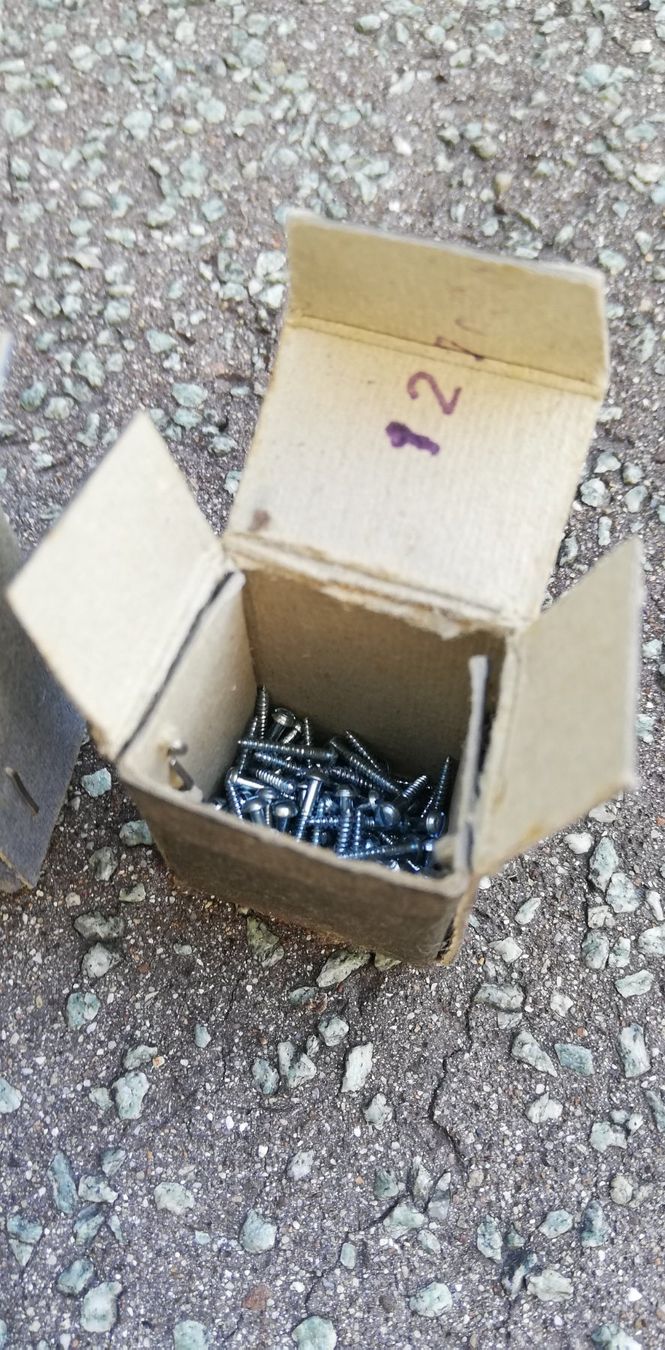 Tutti gli attrezzi: 2 Packungen mit kleinen Schrauben ab 1Fr. – Nuovo (secondo la descrizione) da Thun venduto da Matthias72 4