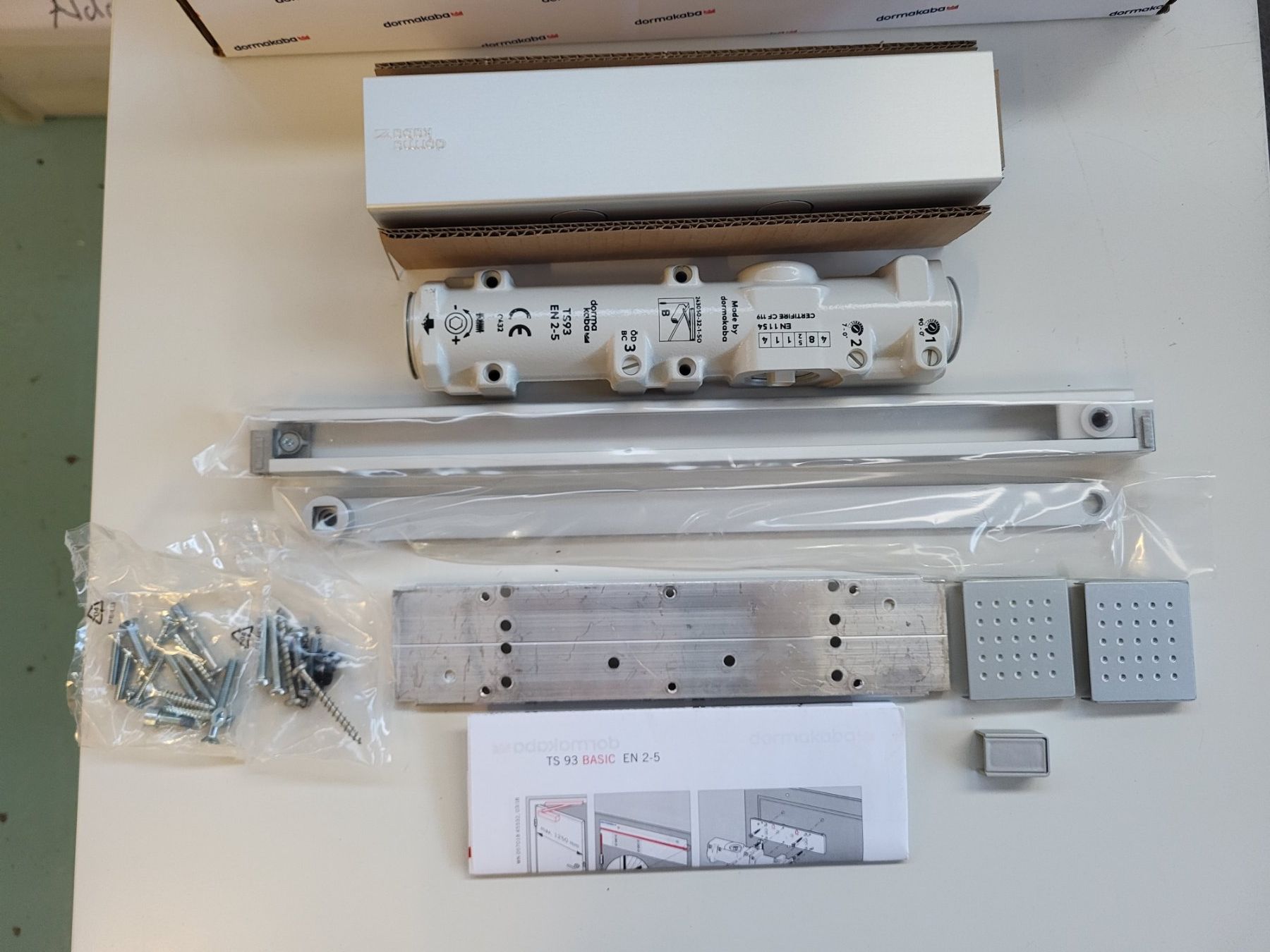 Dormakaba Ferramenta: Türschliesser TS93B Basic EN2-5 von Dormakaba – Nuovo (secondo la descrizione) da Brügg BE venduto da POU-BELLE