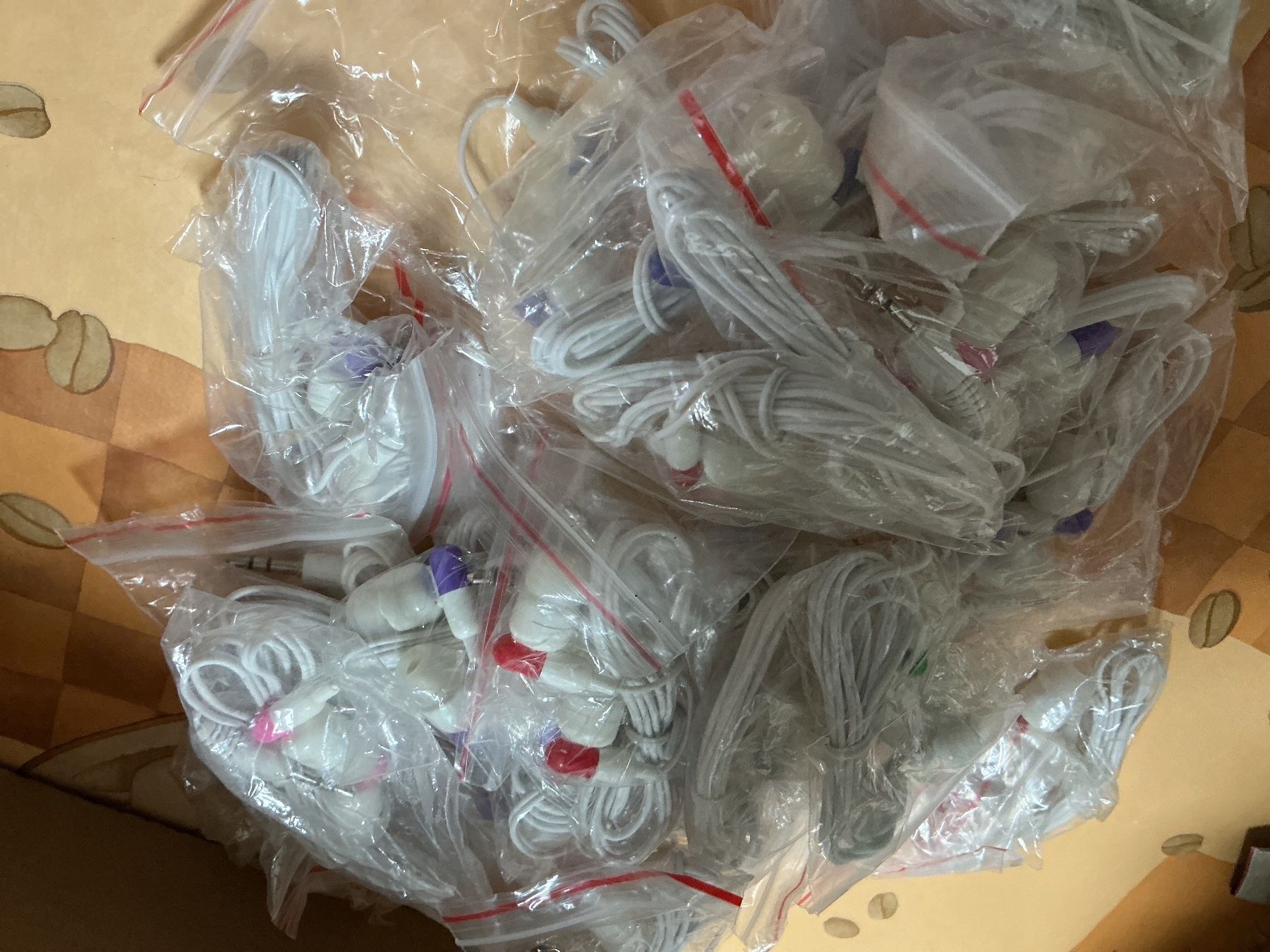 Kopfhörer: Lot de 93 écouteurs gélules – Neu und originalverpackt aus Lausanne von topthai 2