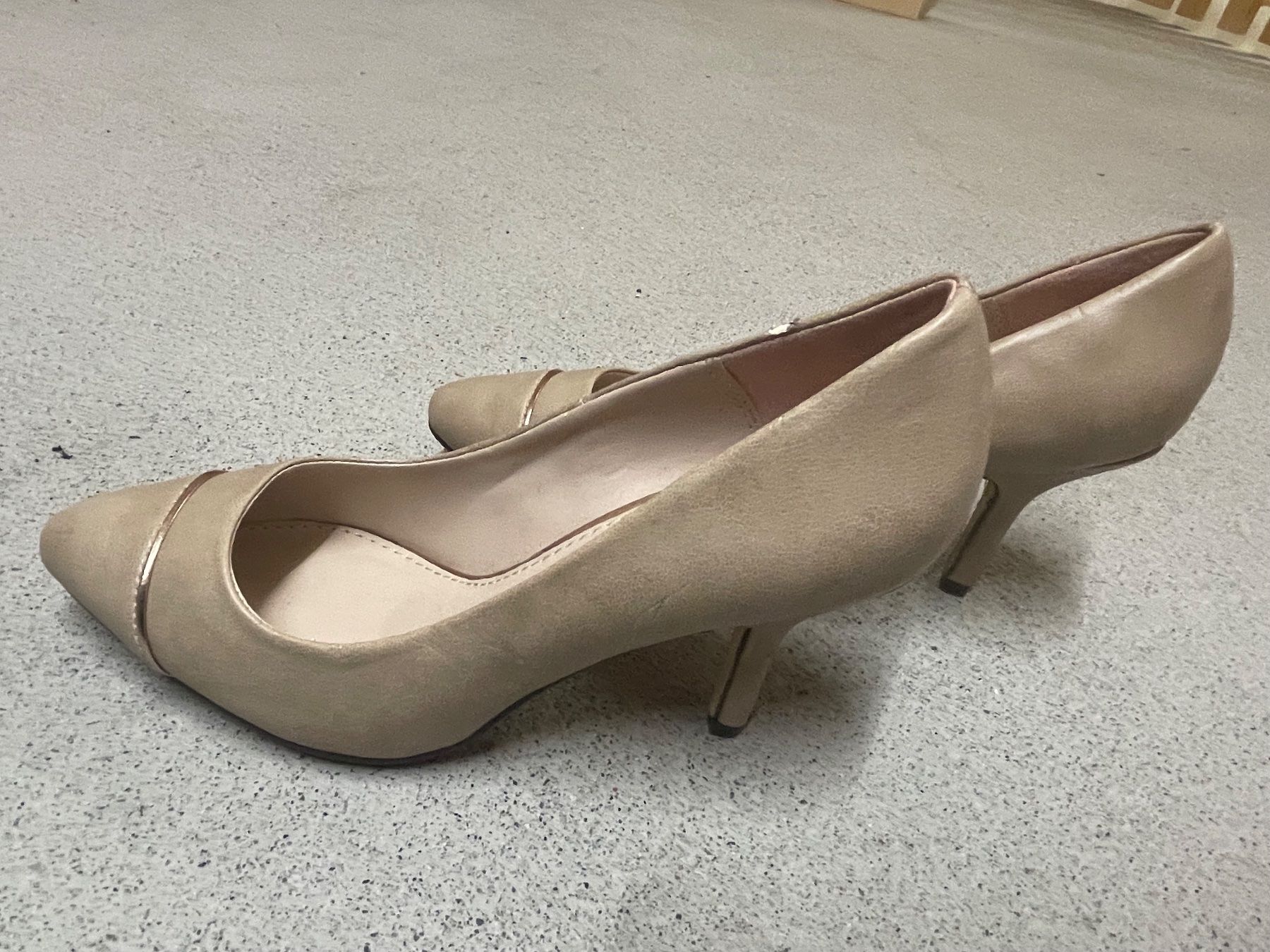 Scarpe da donna: New low heel beige pumps – Nuovo (secondo la descrizione) da Zürich venduto da Alpen209 3