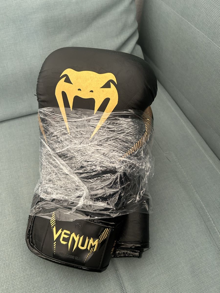 Venum Guanti & manicotti: Venum boxing gloves – Nuovo (secondo la descrizione) da Lausanne venduto da jan_w7k6 1