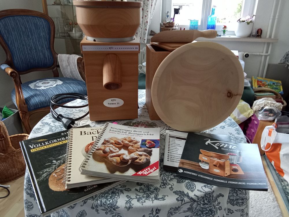 Komo Küchengeräte: Komo Getreidemühle Fidibus 21 Neu mit Zubehör – Neu und originalverpackt aus Domat/Ems von tante-emma-laedeli 7