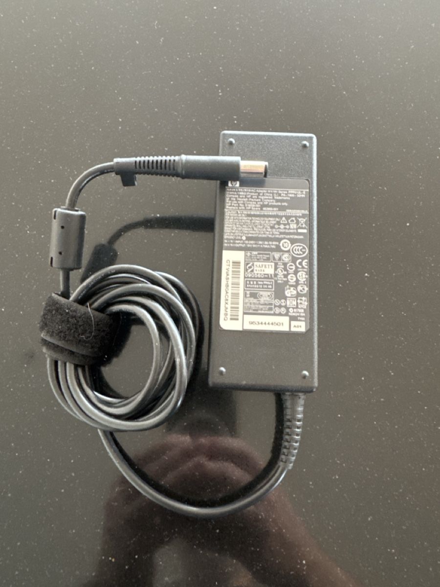 Hewlett Packard Caricabatterie: HP 90W Netzeil zu Notebook mit grossem runden Stecker – Usato da Gisikon venduto da Andy251 2