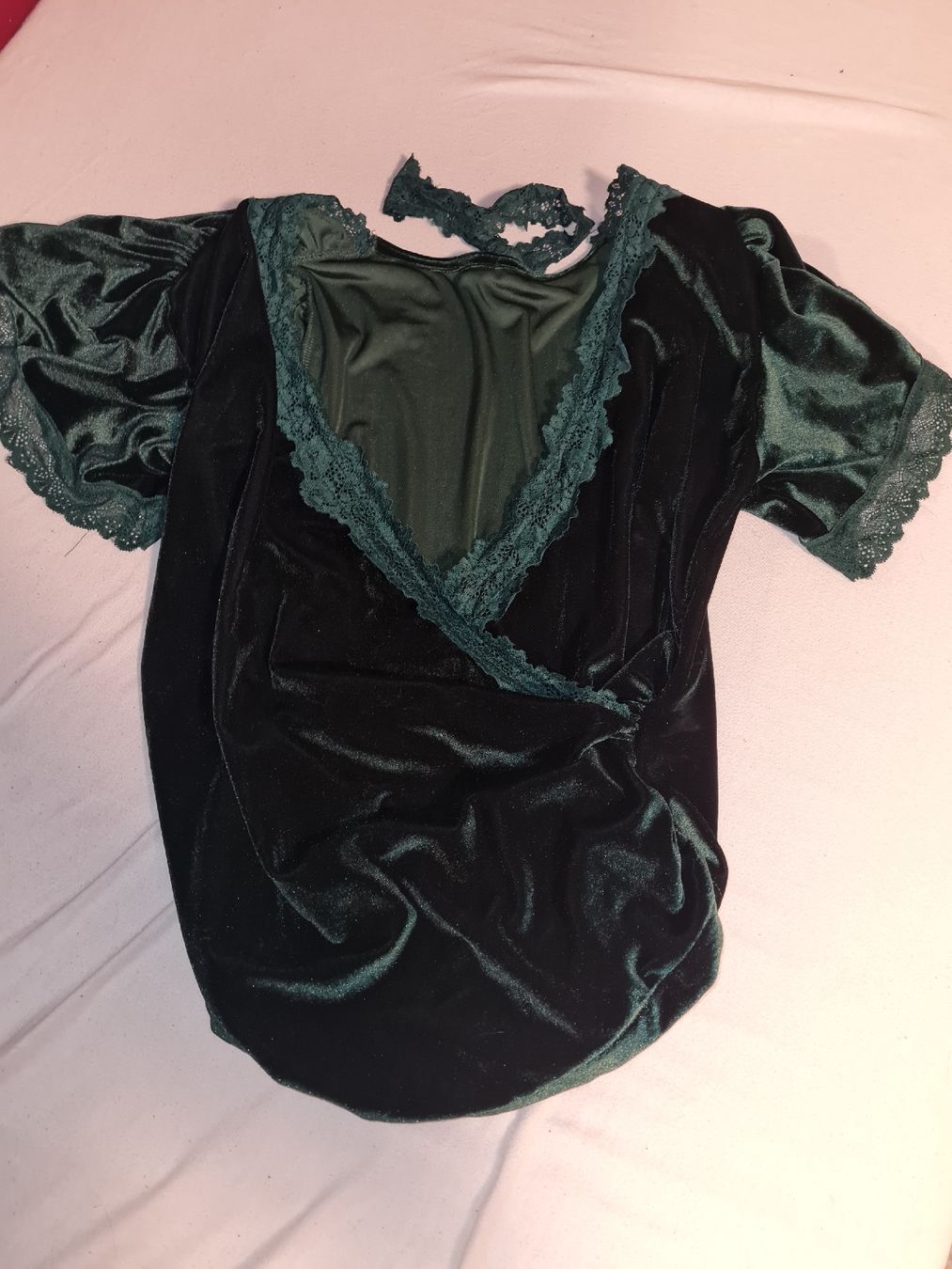 T-shirt: Dunkel grünes oberteil – Nuovo (secondo la descrizione) da Fällanden venduto da VelvetRaven94